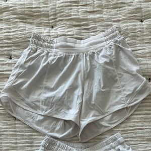 Lululemon Hotty Hot Low-Rise Lined Short 4" size 4 white